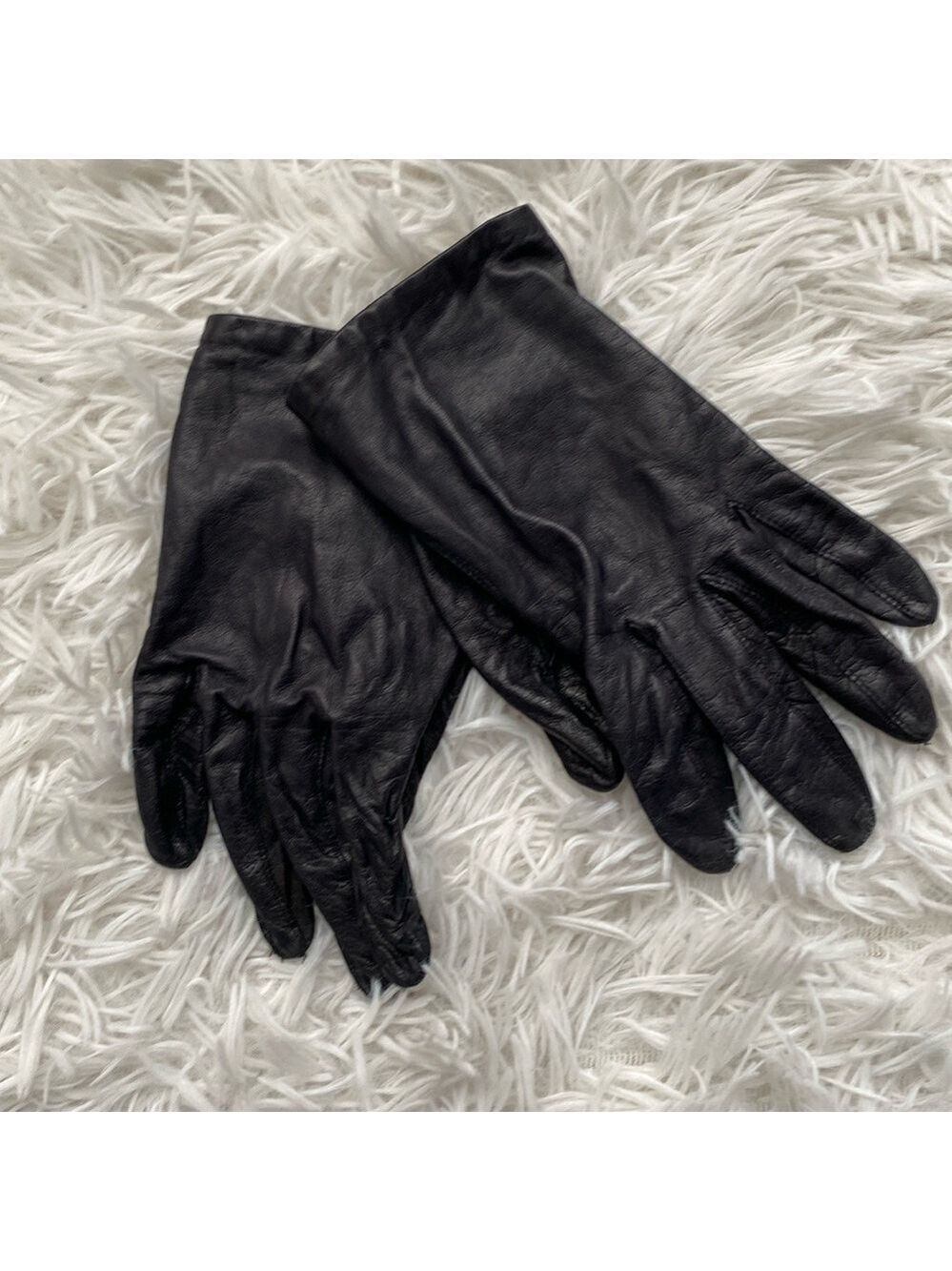 Black vintage short driving gloves